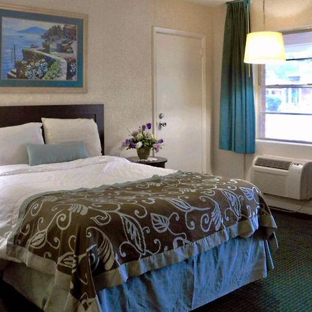 Azalea Inn & Suites Wilmington Esterno foto