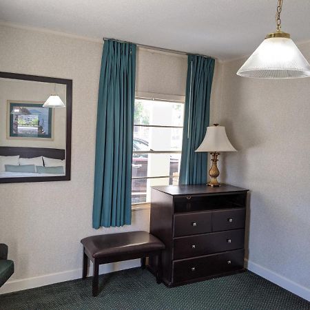 Azalea Inn & Suites Wilmington Esterno foto