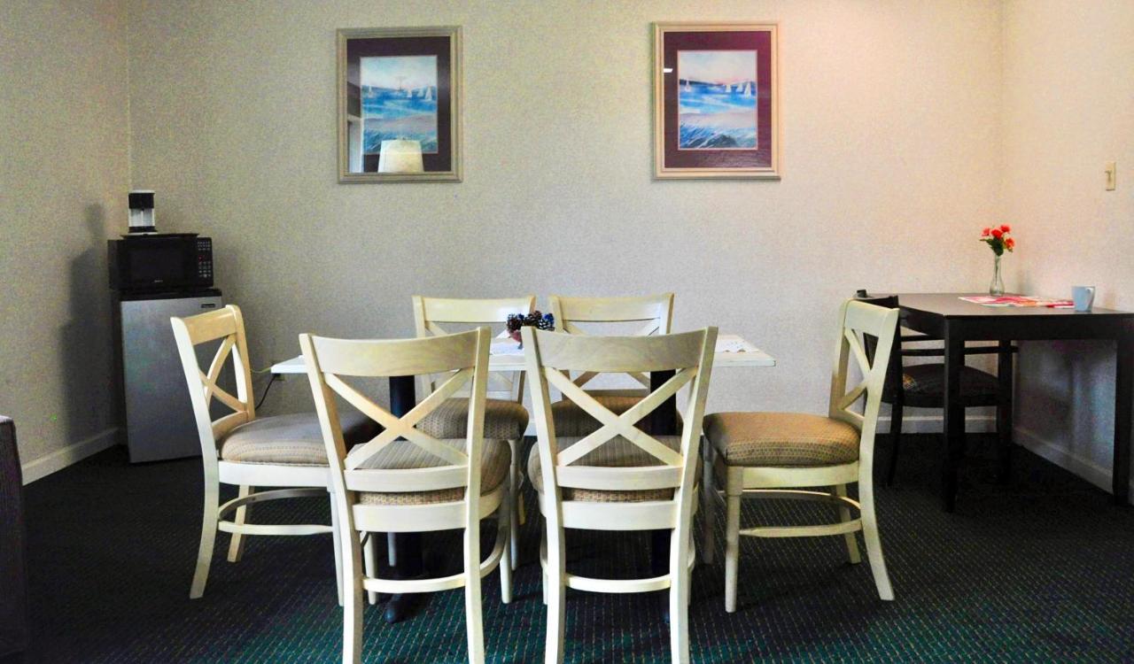 Azalea Inn & Suites Wilmington Esterno foto