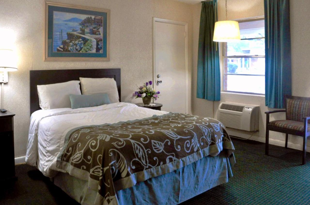 Azalea Inn & Suites Wilmington Esterno foto