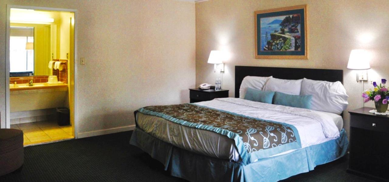 Azalea Inn & Suites Wilmington Esterno foto