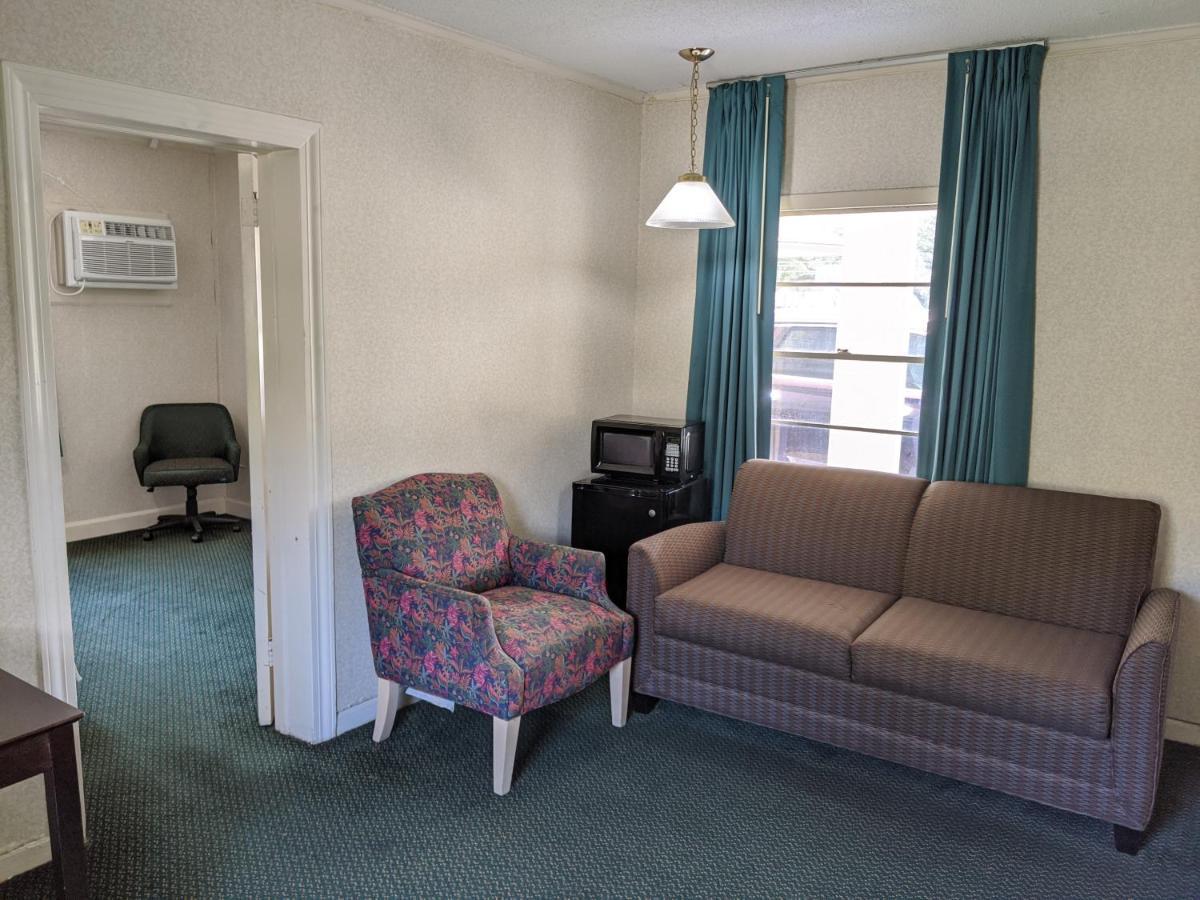 Azalea Inn & Suites Wilmington Esterno foto